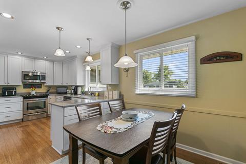 607 Bridle Ln, Wheaton, IL 60187 photo 9