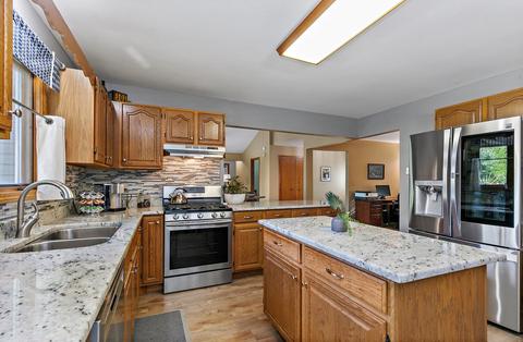 707 Cheyenne Ln, Elgin, IL 60123 photo 13