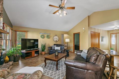707 Cheyenne Ln, Elgin, IL 60123 photo 9