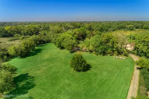28200 W Roberts Rd, Barrington, IL 60010