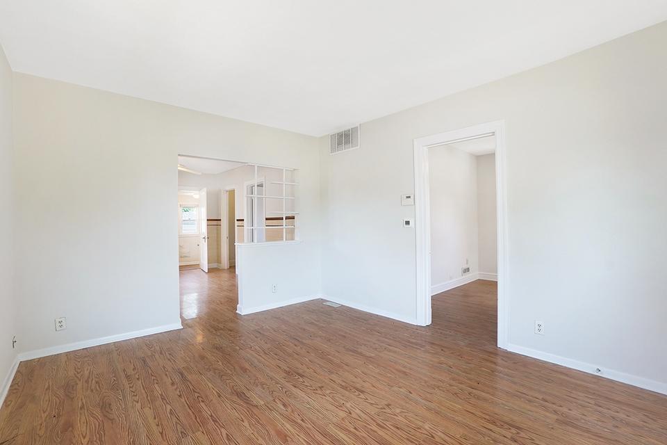  1709 Nicholson St, Crest Hill, IL 60403 photo 2