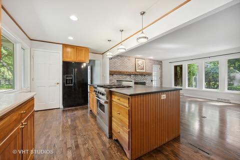 33 W241 Shagbark Ln, Wayne, IL 60184 photo 9