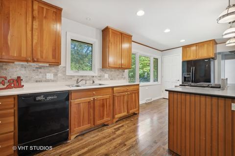 33 W241 Shagbark Ln, Wayne, IL 60184 photo 11