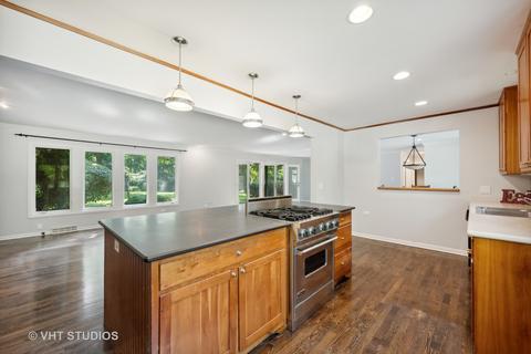 33 W241 Shagbark Ln, Wayne, IL 60184 photo 8