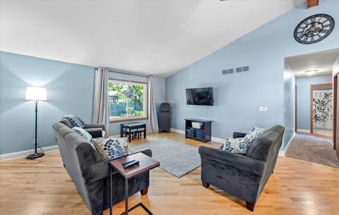 214 Highbridge Trl, Mchenry, IL 60050 photo 8