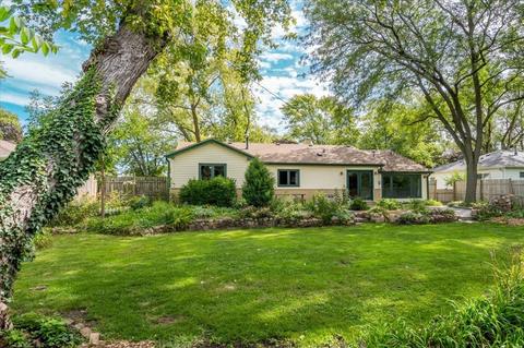 690 Mohave St, Hoffman Estates, IL 60169 photo 3