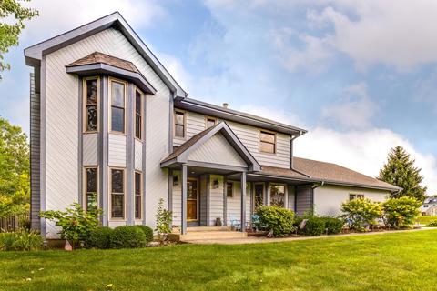 221 Foxfire Dr, Lake Zurich, IL 60047