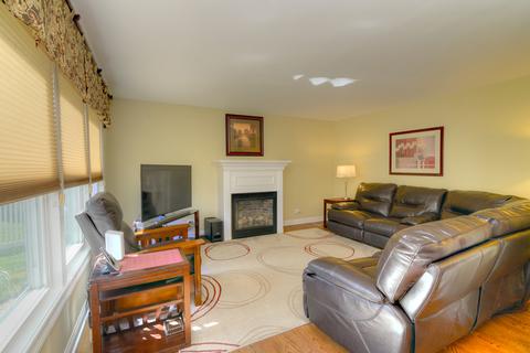2007 Woodhaven Dr, Bartlett, IL 60103 photo 12