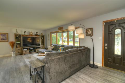 945 Balsam Ln, Bartlett, IL 60103 photo 3