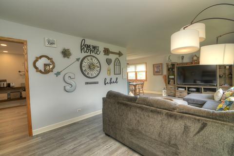 945 Balsam Ln, Bartlett, IL 60103 photo 4