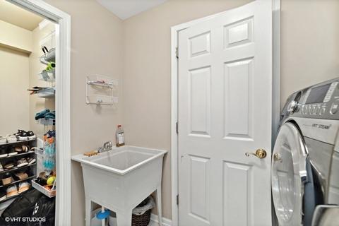 2499 Hayloft Ln, Elgin, IL 60124 photo 9