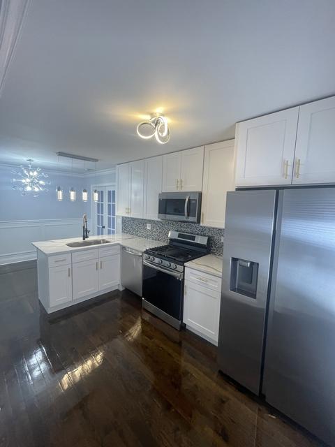 8739 S Merrill Ave, Chicago, IL 60617 photo 11