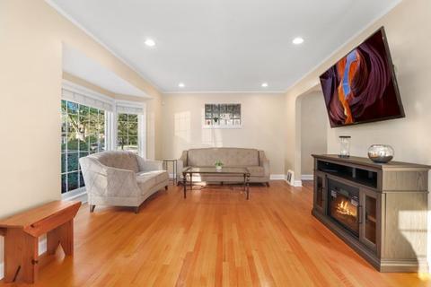 520 Rose Ave, Des Plaines, IL 60016 photo 7