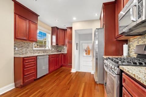 520 Rose Ave, Des Plaines, IL 60016 photo 10