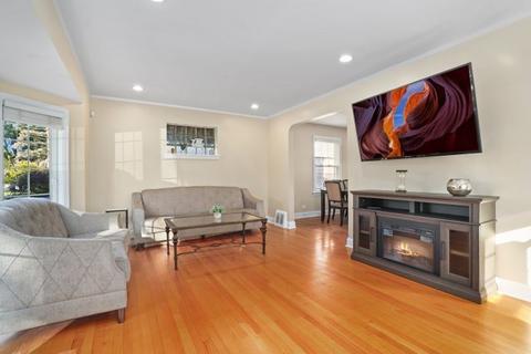 520 Rose Ave, Des Plaines, IL 60016 photo 4