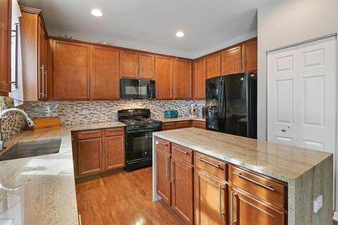 175 Reston Ln, Gilberts, IL 60136 photo 10