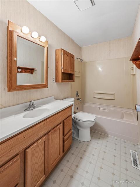 4600 Front Royal Dr, Mchenry, IL 60050 photo 10
