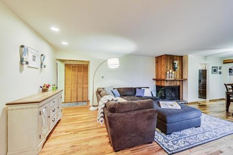 820 Cumberland St, Hoffman Estates, IL 60169 photo 4