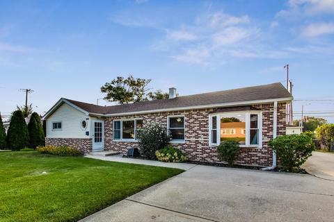 820 Cumberland St, Hoffman Estates, IL 60169 photo 2