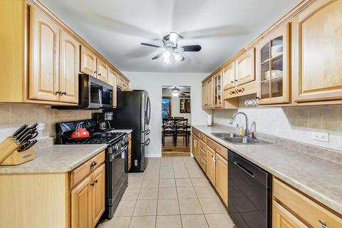 820 Cumberland St, Hoffman Estates, IL 60169 photo 8