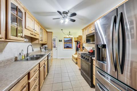 820 Cumberland St, Hoffman Estates, IL 60169 photo 9