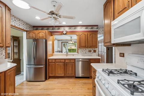 238 Michael Mnr, Glenview, IL 60025 photo 6