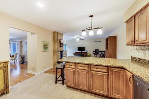 1 Stirling Ln, Rolling Meadows, IL 60008 photo 11