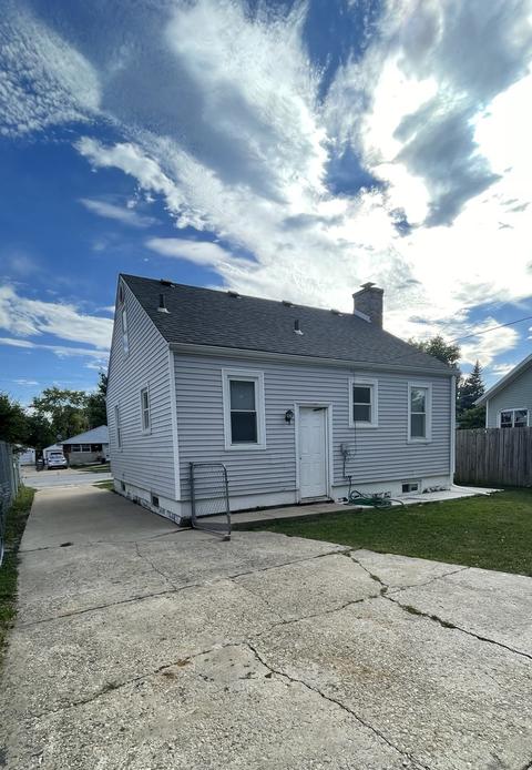 1306 Front St, Aurora, IL 60505 photo 2