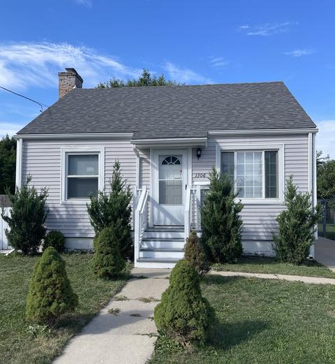 1306 Front St, Aurora, IL 60505 photo 1