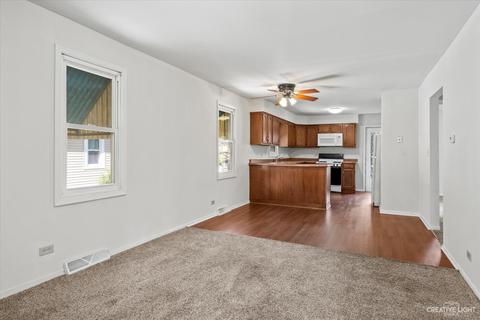 682 Ludlow Ave, Elgin, IL 60120 photo 4