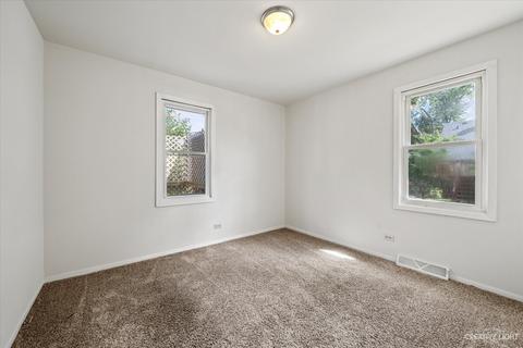 682 Ludlow Ave, Elgin, IL 60120 photo 10