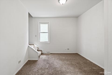 682 Ludlow Ave, Elgin, IL 60120 photo 11