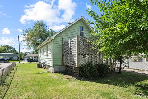 682 Ludlow Ave, Elgin, IL 60120 photo 16