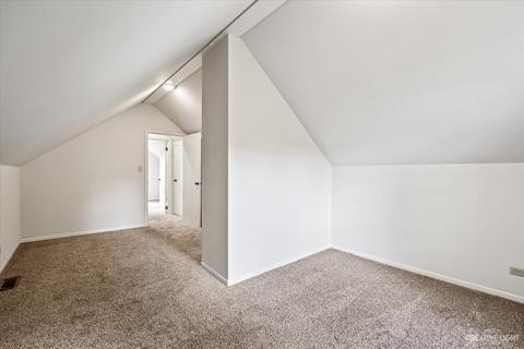 682 Ludlow Ave, Elgin, IL 60120 photo 13