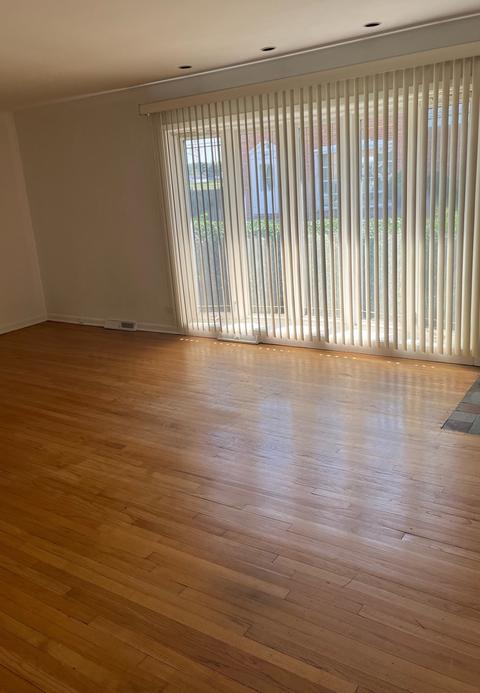 8812 Dee Rd, Des Plaines, IL 60016 photo 2