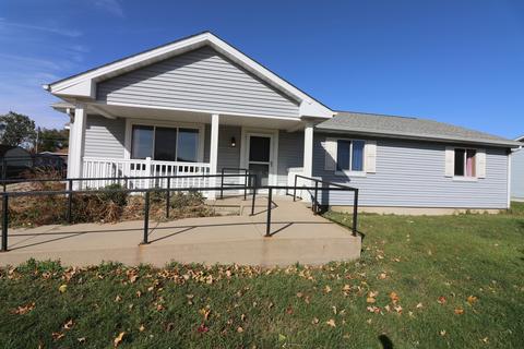 1829 E Main St, Clinton, IL 61727 photo 1