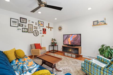 421 N Mount Prospect Rd, Des Plaines, IL 60016 photo 4