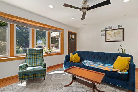 421 N Mount Prospect Rd, Des Plaines, IL 60016 photo 5