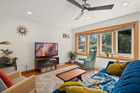 421 N Mount Prospect Rd, Des Plaines, IL 60016 photo 3