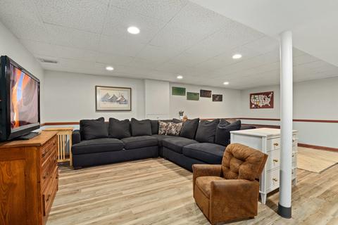 421 N Mount Prospect Rd, Des Plaines, IL 60016 photo 20
