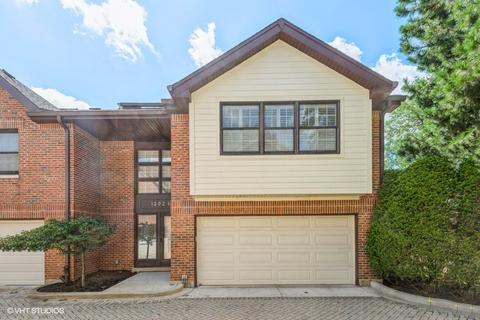 1202 Pine St #D, Glenview, IL 60025 photo 1