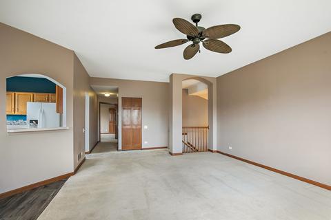 1053 Delta Dr, Elgin, IL 60123 photo 6