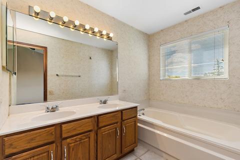 1053 Delta Dr, Elgin, IL 60123 photo 18