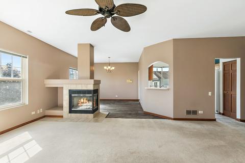 1053 Delta Dr, Elgin, IL 60123 photo 5