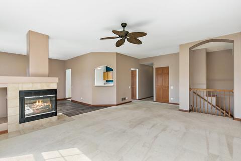 1053 Delta Dr, Elgin, IL 60123 photo 3