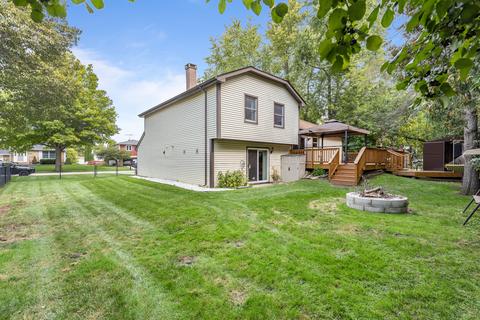 715 Chestnut Ct, Algonquin, IL 60102 photo 2