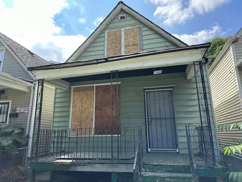 5936 S Honore St, Chicago, IL 60636