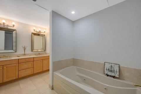 21 E Huron St #1007, Chicago, IL 60611 photo 14