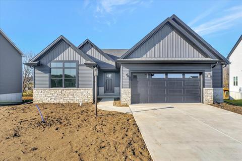 311 Red Bud Dr, Mahomet, IL 61853