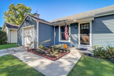 212 Hillcrest Dr, Algonquin, IL 60102 photo 2